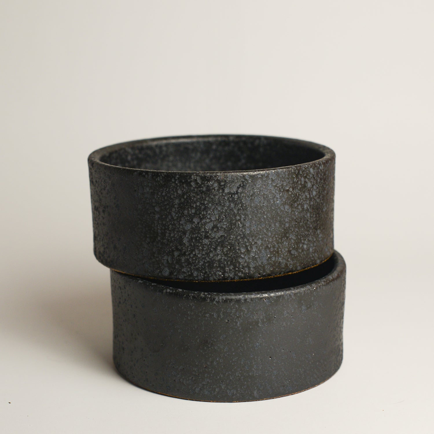 SHARON ALPREN is a Melbourne based ceramic artist based in the Macedon Ranges. Working predominantly with richly coloured and textured stoneware clays and glazes, her work strikes a balance between creating both functional and sculptural pieces for the home. Sharon took up ceramics 15 years ago after relocating to Australia from her native UK where she had a background in Textiles.