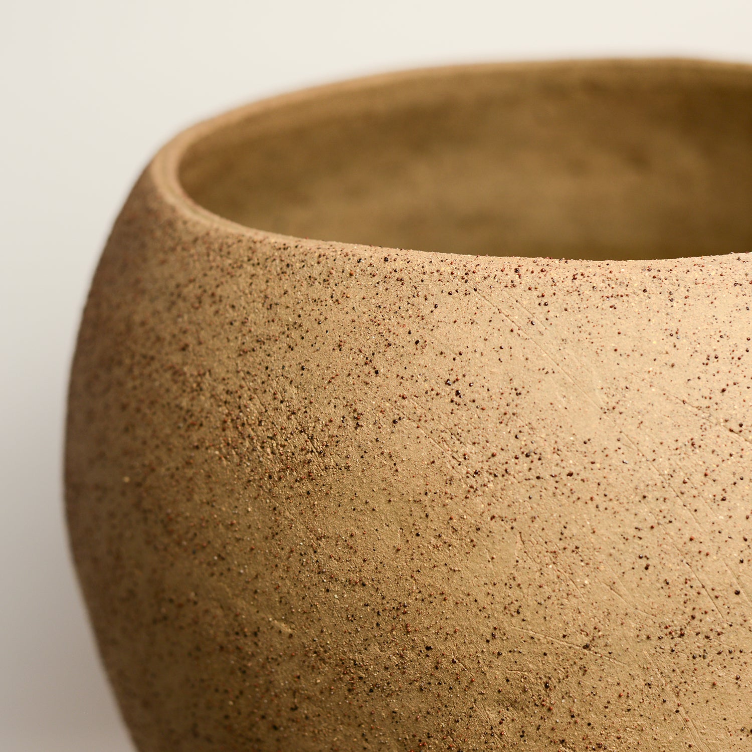 Ceramic vase by Simone Karras