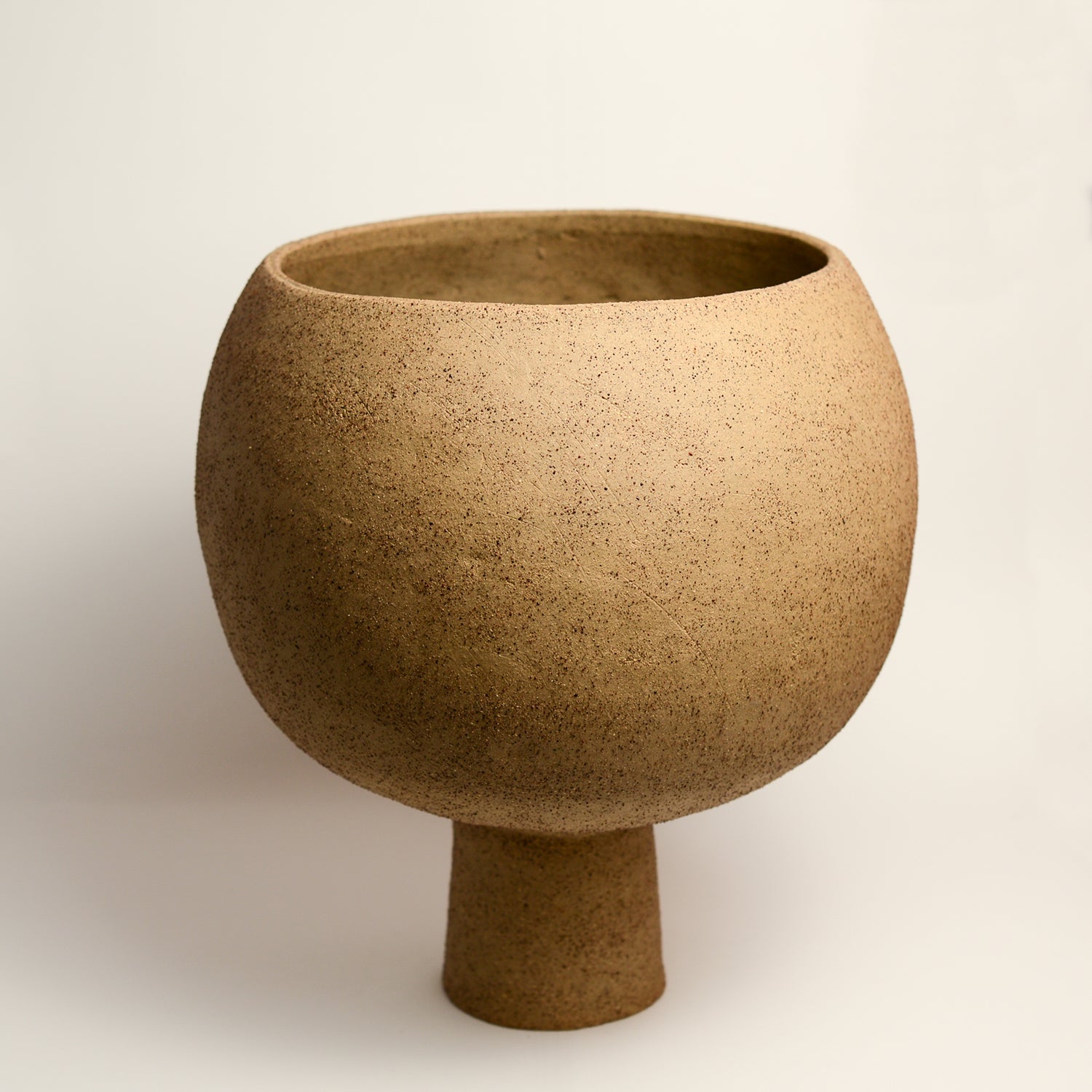 Ceramic vase by Simone Karras