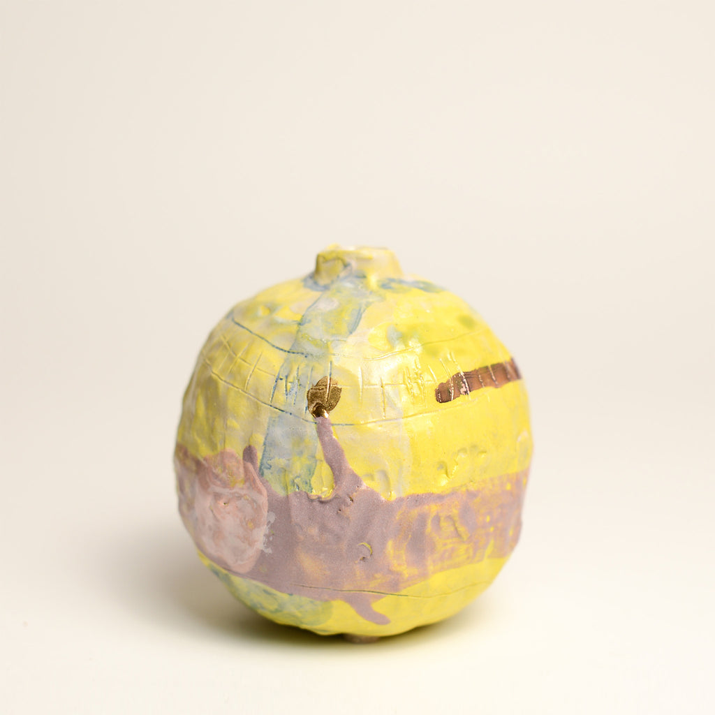 Ceramic vessel handmade by Tessy King using handbuilding and pinching techniques. Tessy is an Australian ceramicist based in Melbourne where she creates contemporary ceramics using handbuilding techniques and playing with texture.