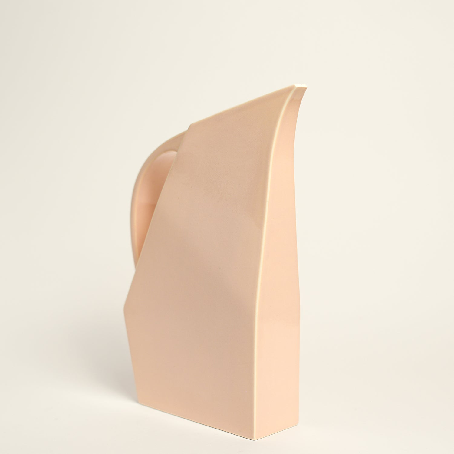 Ceramic jug by ceramicist Yuro Cuchor