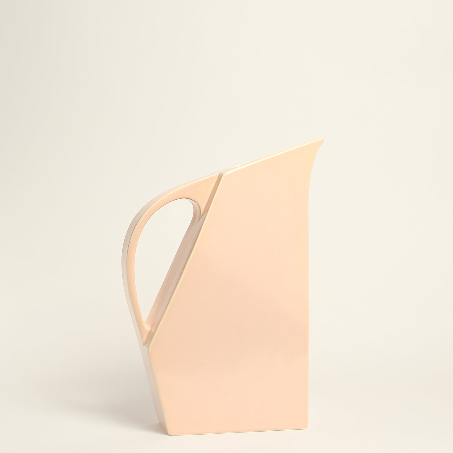 Ceramic jug by ceramicist Yuro Cuchor