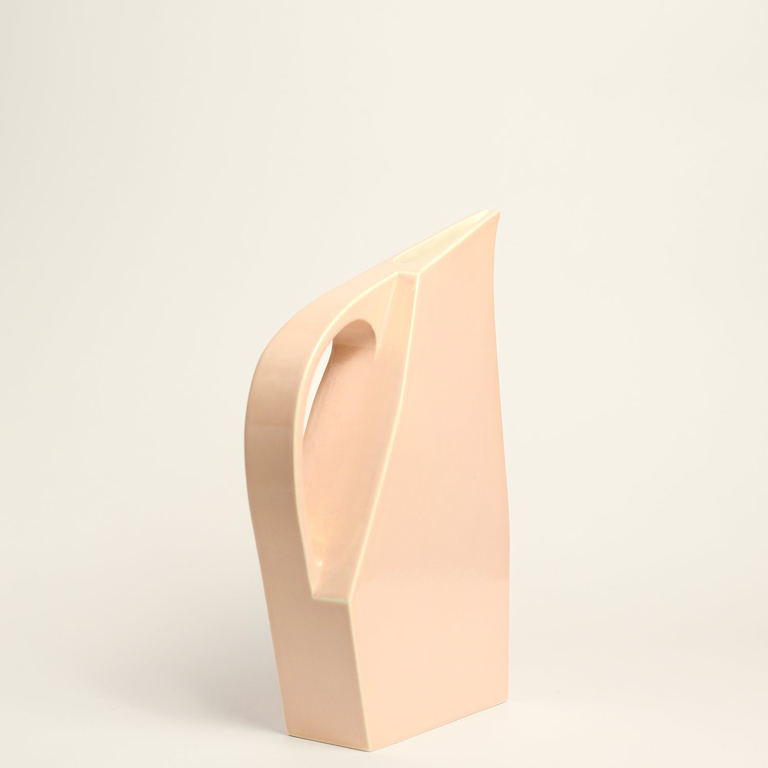 Ceramic jug by ceramicist Yuro Cuchor