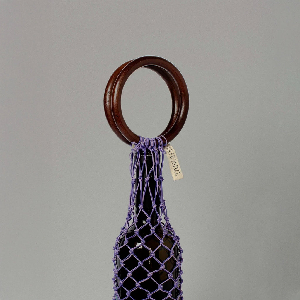 Close-up detail shot of the 0/0 Bag in Purple Lilac by Tanchen, highlighting the fine craftsmanship of the netting and the branded tag on the wooden handle.