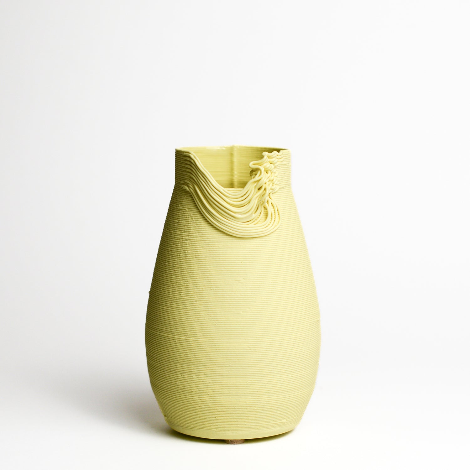 ALTERFACT is an experimental design studio created by Lucile Sciallano and Ben Landau in 2014. Alterfact’s practice is currently focused on the use of 3D printing in clay as a small batch manufacturing process. They push the boundaries of this traditionally plastic-based medium, and play with its connotations of utilitarianism and gimmickry, as it moves into a feasible reality