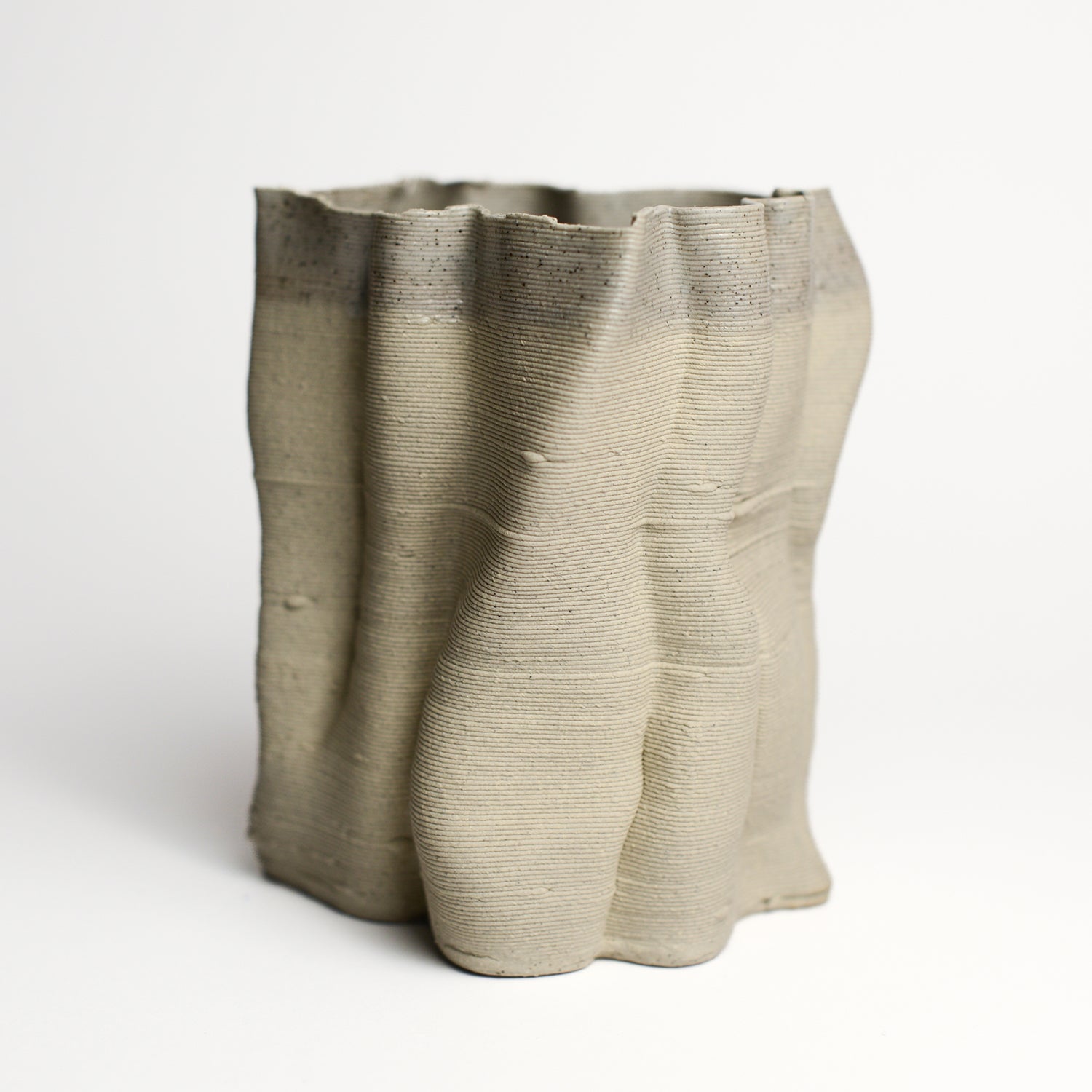 ALTERFACT is an experimental design studio created by Lucile Sciallano and Ben Landau in 2014. Alterfact’s practice is currently focused on the use of 3D printing in clay as a small batch manufacturing process. They push the boundaries of this traditionally plastic-based medium, and play with its connotations of utilitarianism and gimmickry, as it moves into a feasible reality