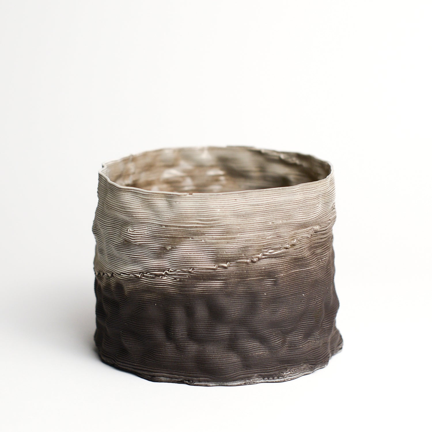 Porcelain sculpture made by Alterfact using 3D printing techniques in clay. Alterfact is an Australian duo composed of ceramicist Lucile Sciallano and designer Ben Landau based in Melbourne where they create contemporary ceramics using 3D printing techniques.