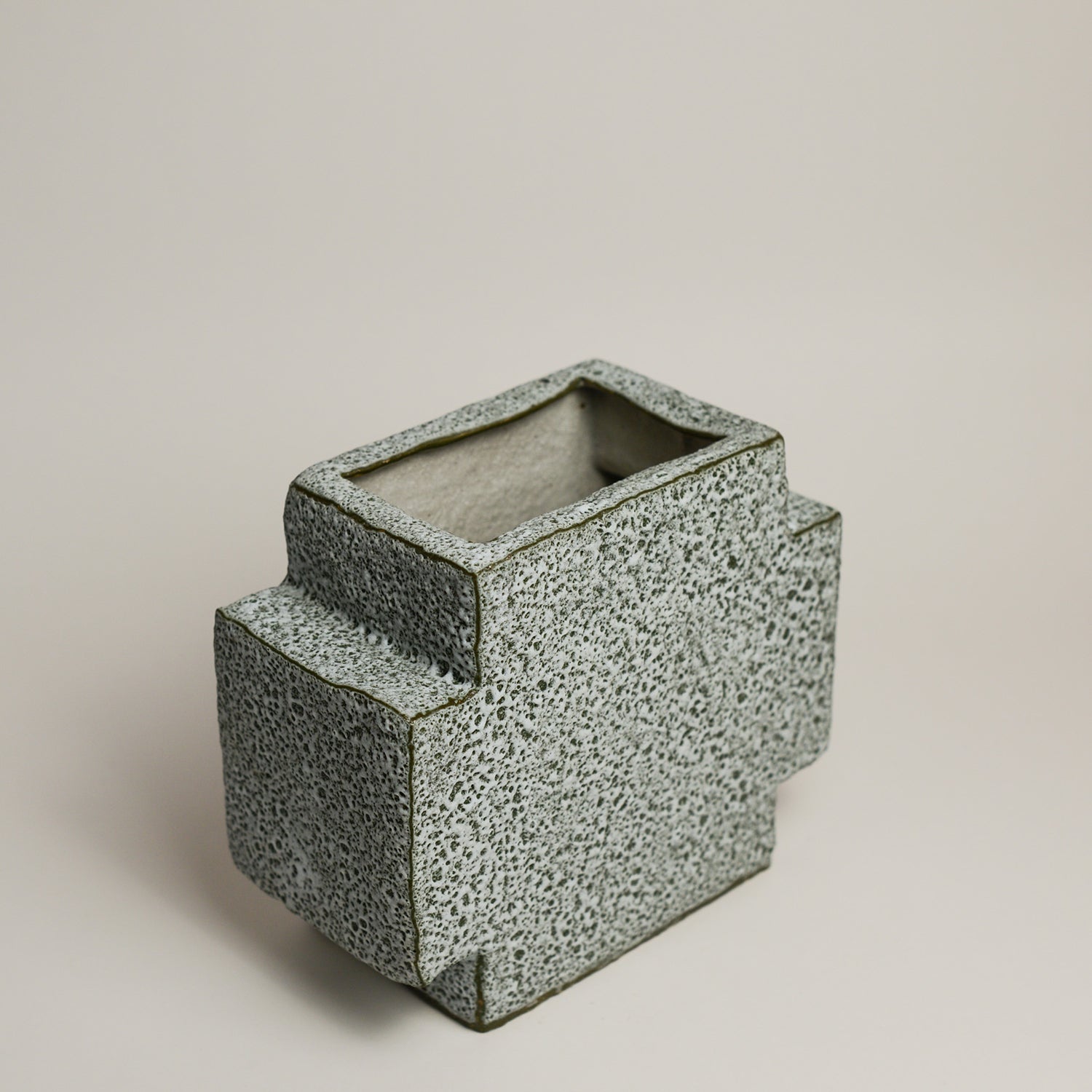 SHARON ALPREN is a Melbourne based ceramic artist based in the Macedon Ranges. Working predominantly with richly coloured and textured stoneware clays and glazes, her work strikes a balance between creating both functional and sculptural pieces for the home.  Sharon took up ceramics 15 years ago after relocating to Australia from her native UK where she had a background in Textiles.